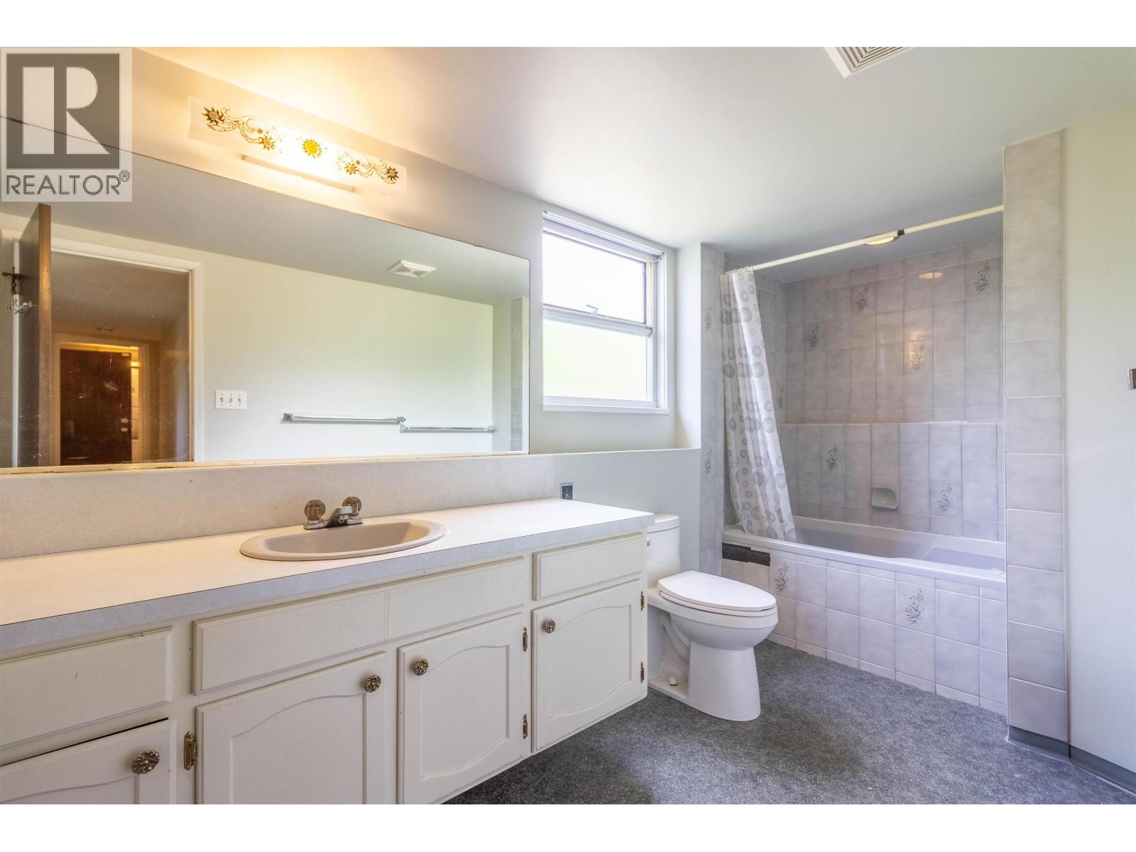 Photo 32 of 1450 Howard Avenue, Burnaby BC