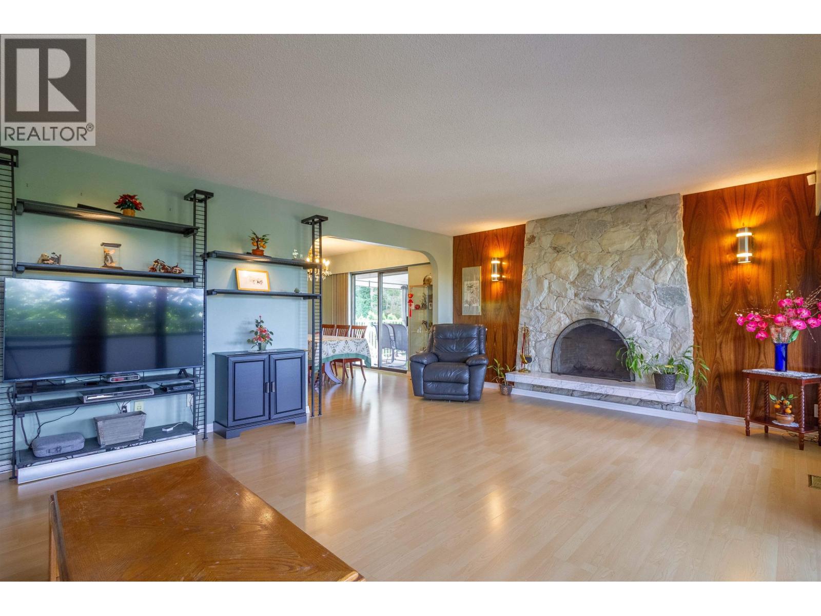 Photo 3 of 1450 Howard Avenue, Burnaby BC
