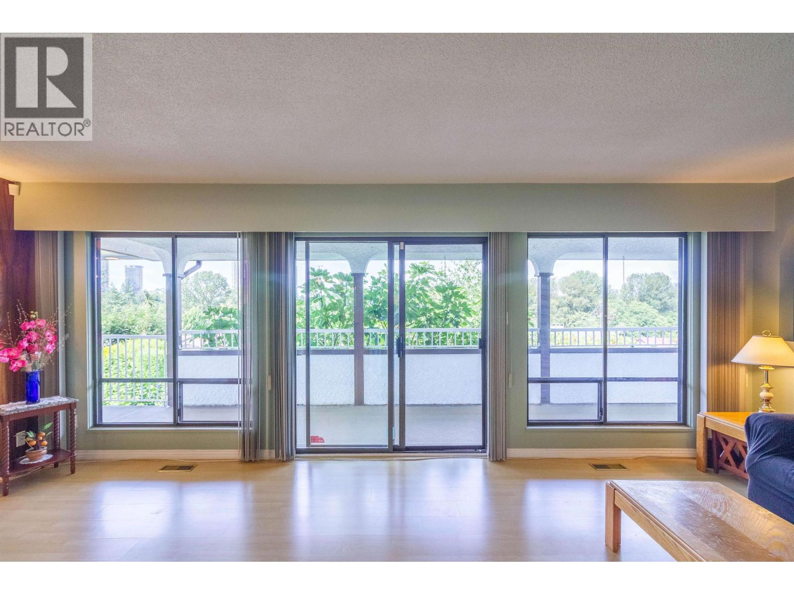 Photo 5 of 1450 Howard Avenue, Burnaby BC