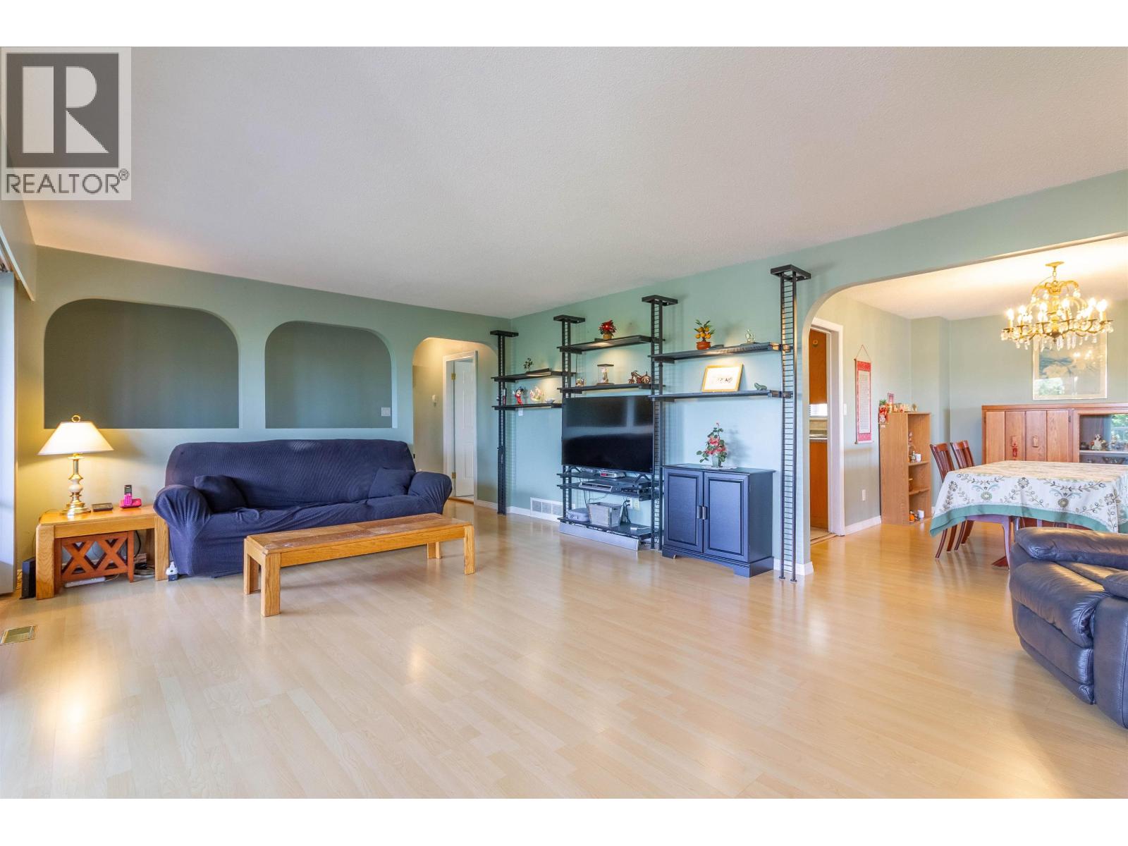 Photo 4 of 1450 Howard Avenue, Burnaby BC