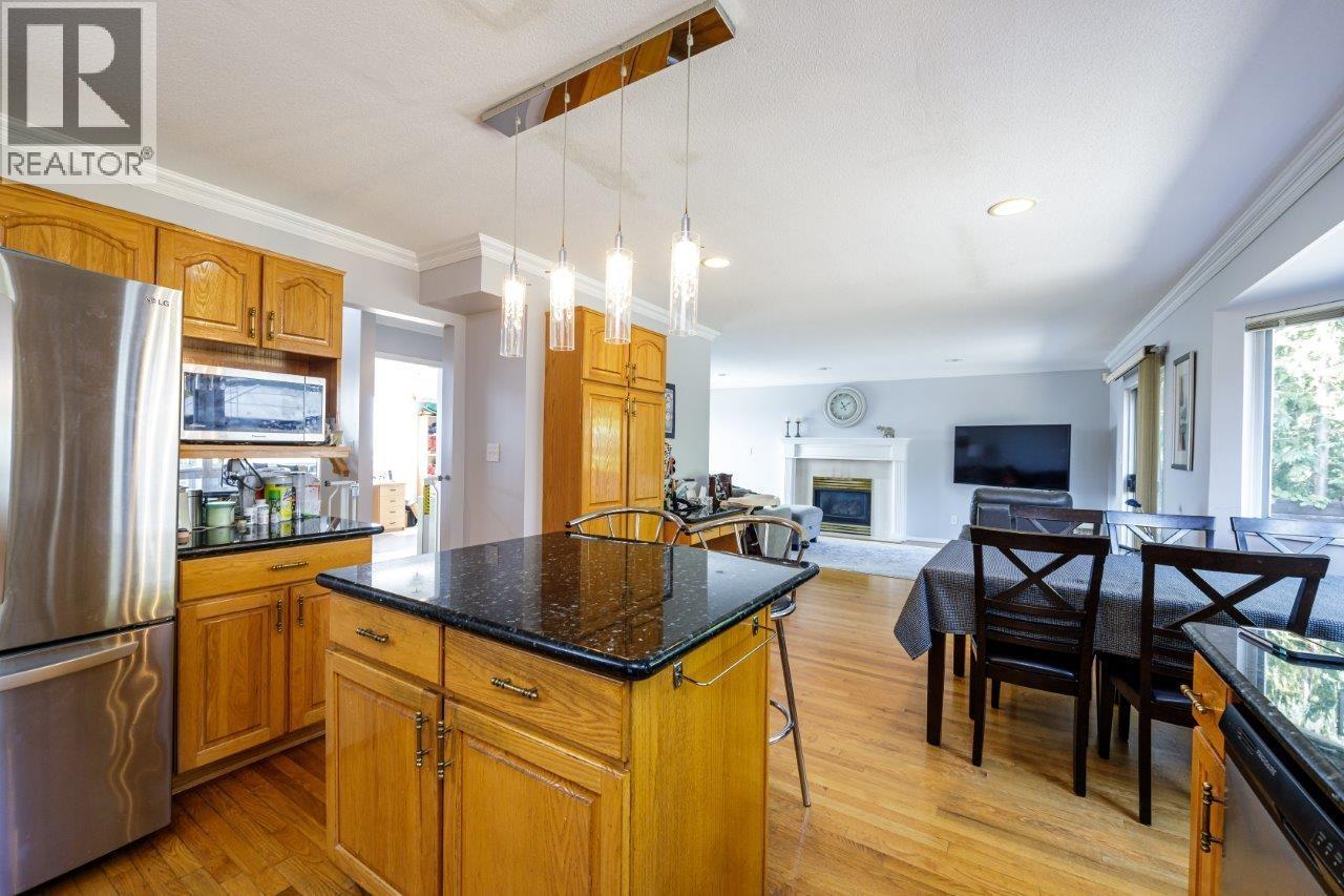 Photo 6 of 4549 Portland Street, Burnaby BC
