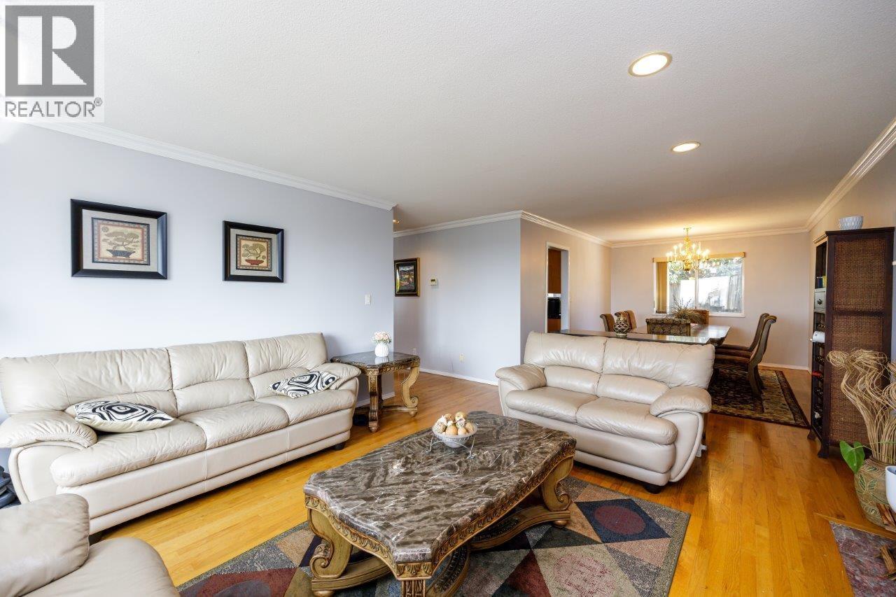 Photo 5 of 4549 Portland Street, Burnaby BC