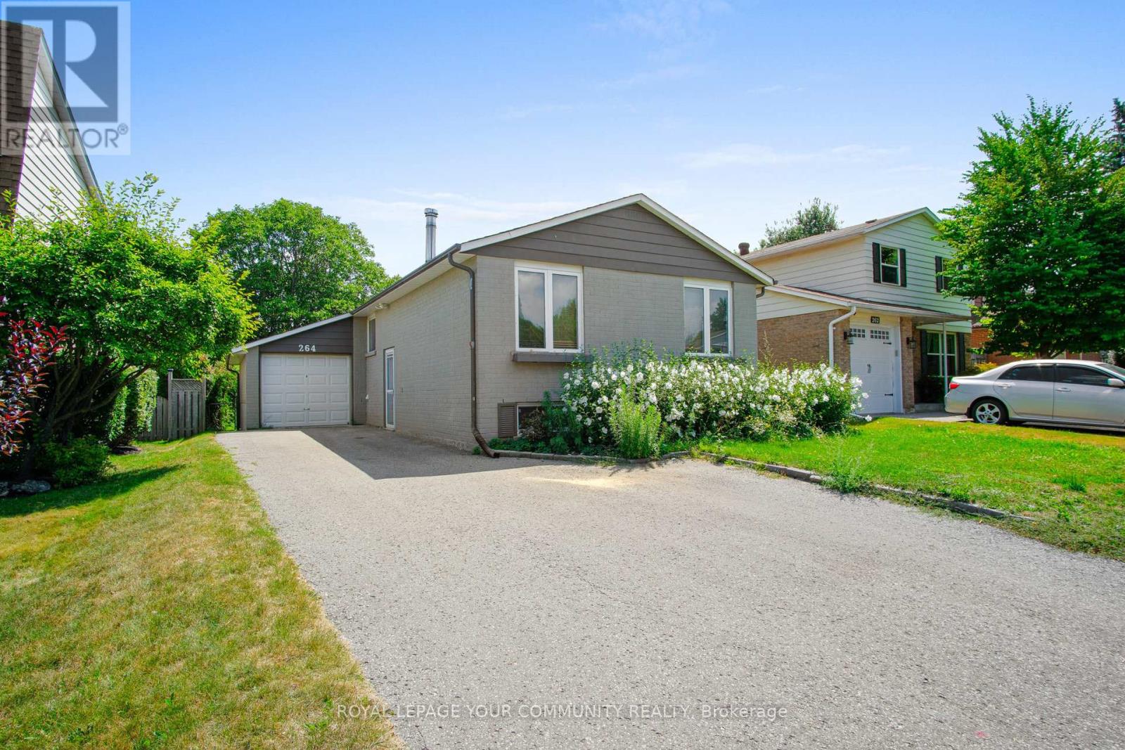 Photo 1 of Main 264 Currey Crescent, Newmarket ON