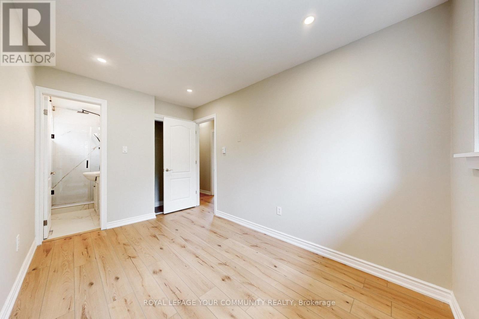 Photo 12 of Main 264 Currey Crescent, Newmarket ON
