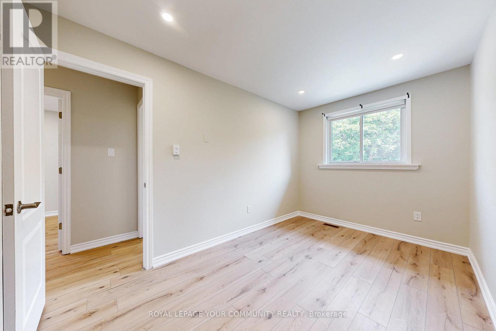 Photo 13 of Main 264 Currey Crescent, Newmarket ON