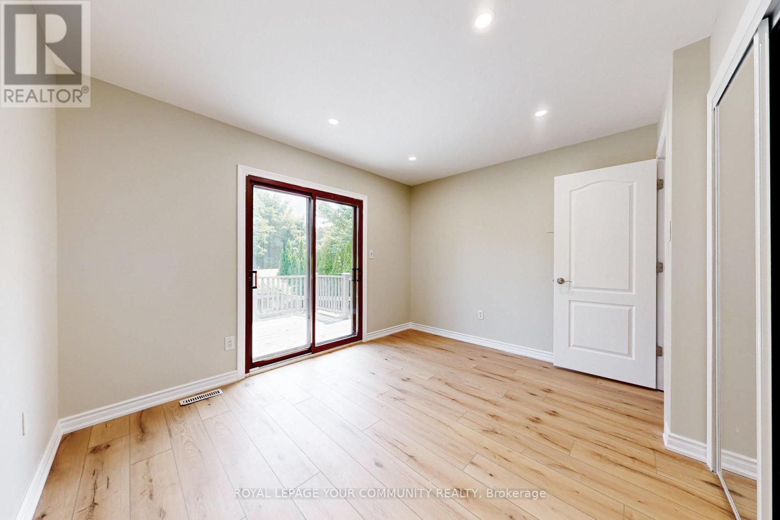 Photo 19 of Main 264 Currey Crescent, Newmarket ON
