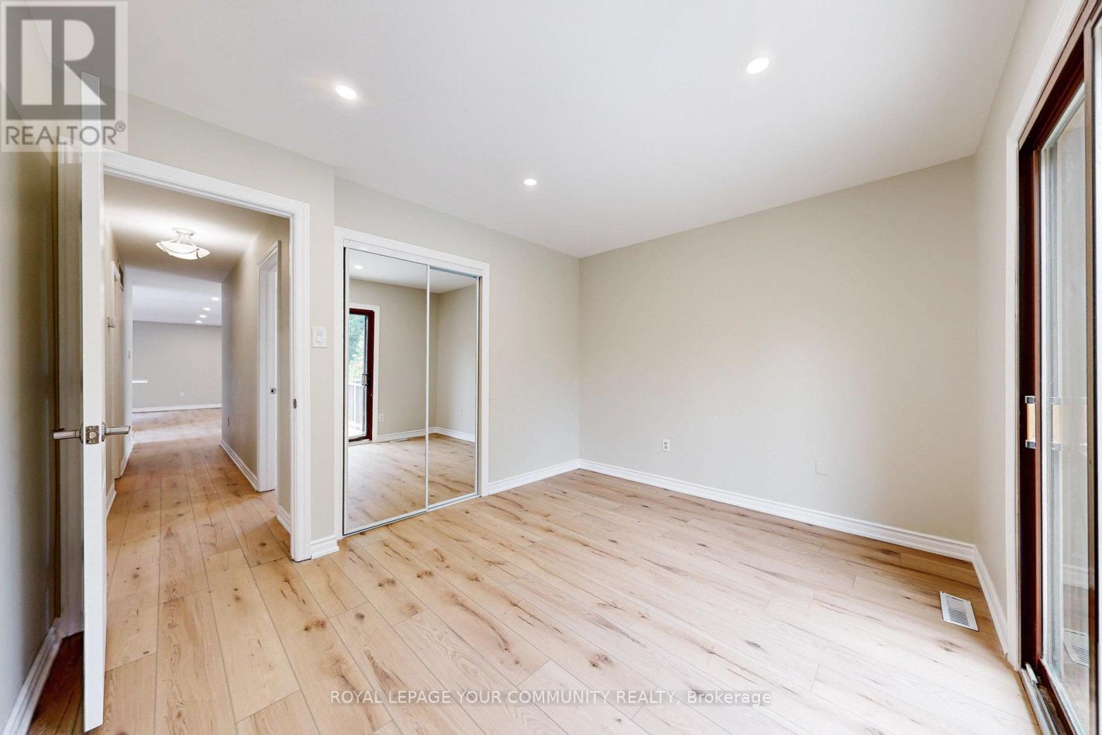 Photo 20 of Main 264 Currey Crescent, Newmarket ON