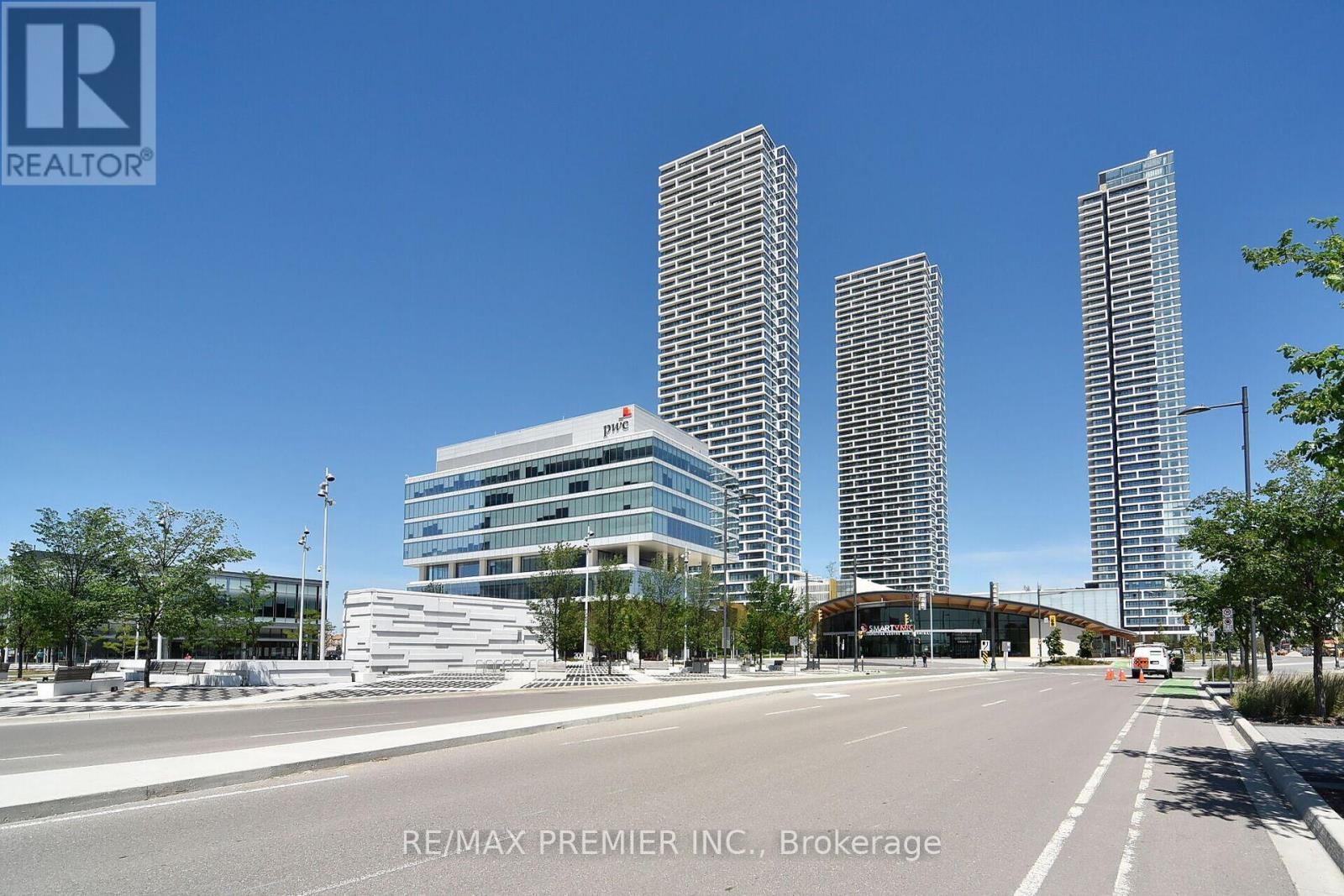 Photo 1 of 1703 1000 Portage Parkway, Vaughan ON