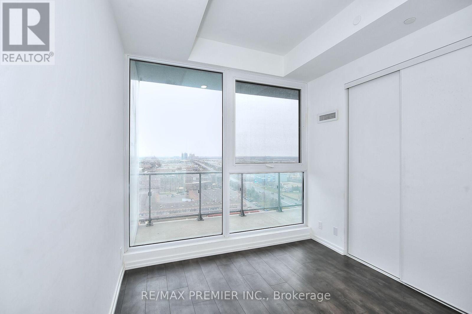 Photo 16 of 1703 1000 Portage Parkway, Vaughan ON
