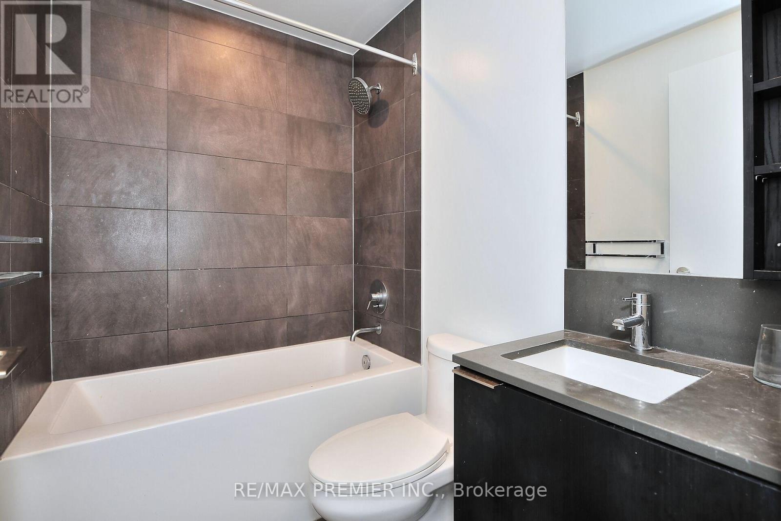 Photo 22 of 1703 1000 Portage Parkway, Vaughan ON