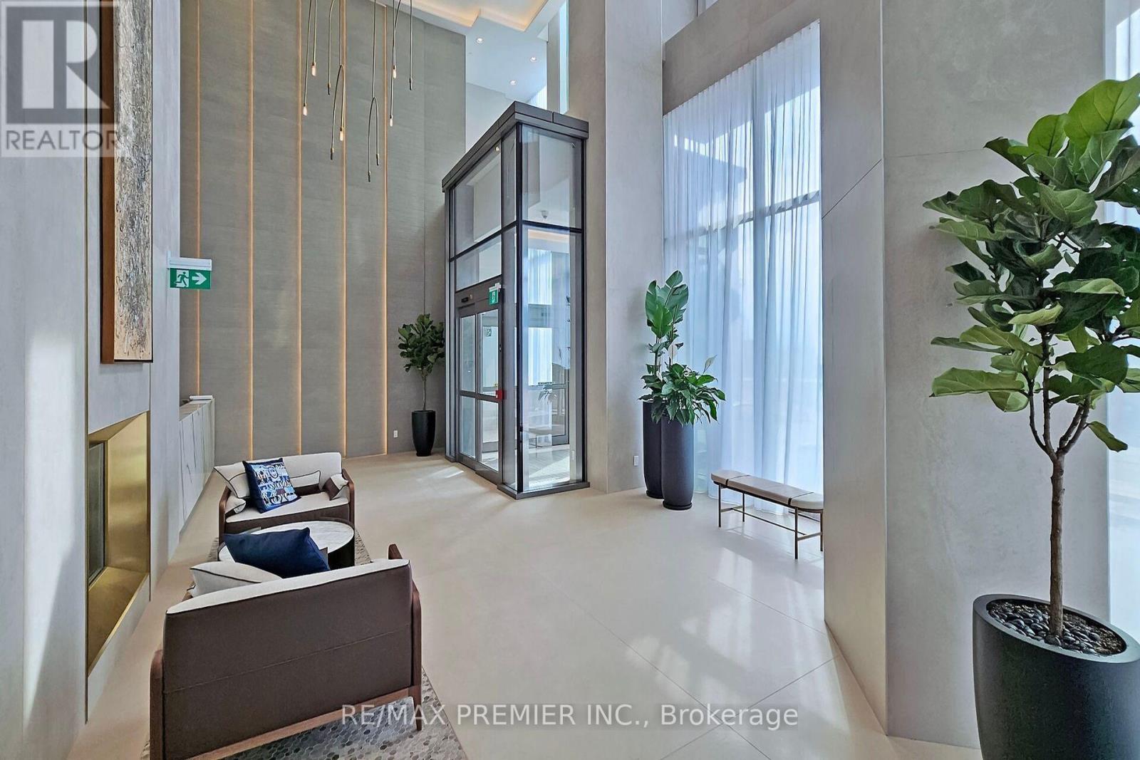 Photo 4 of 1703 1000 Portage Parkway, Vaughan ON