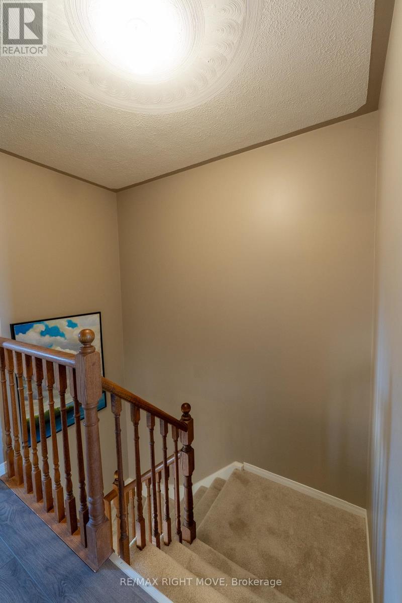 Photo 19 of 147 Julia Crescent, Orillia ON