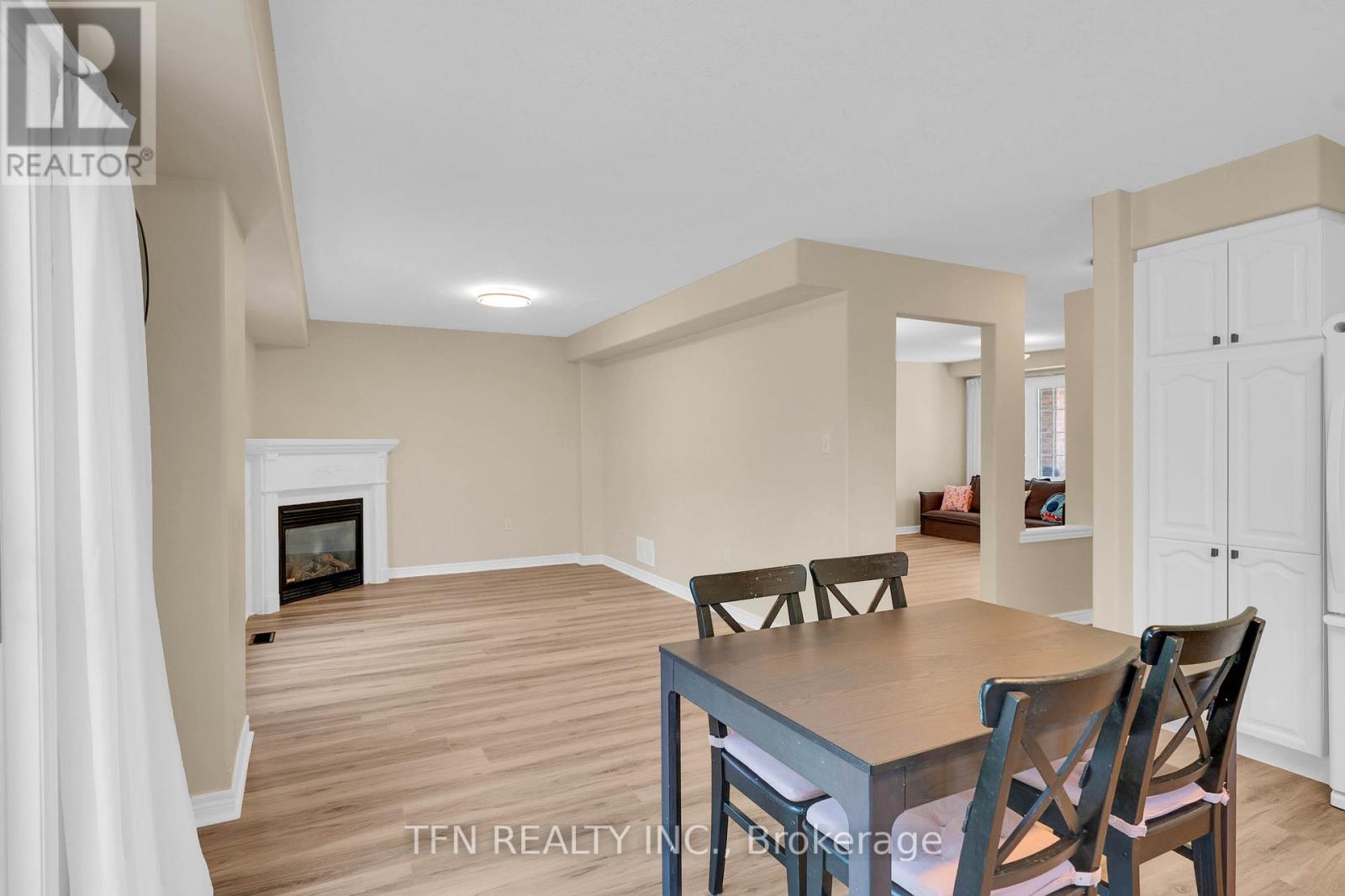 Photo 13 of 34 Balmoral Place, Barrie ON