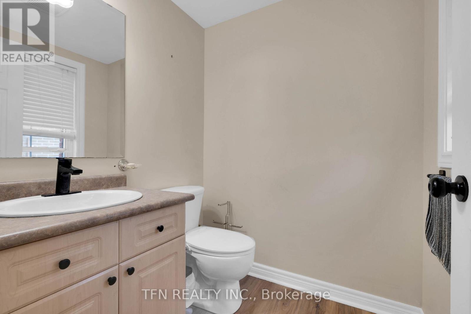 Photo 19 of 34 Balmoral Place, Barrie ON