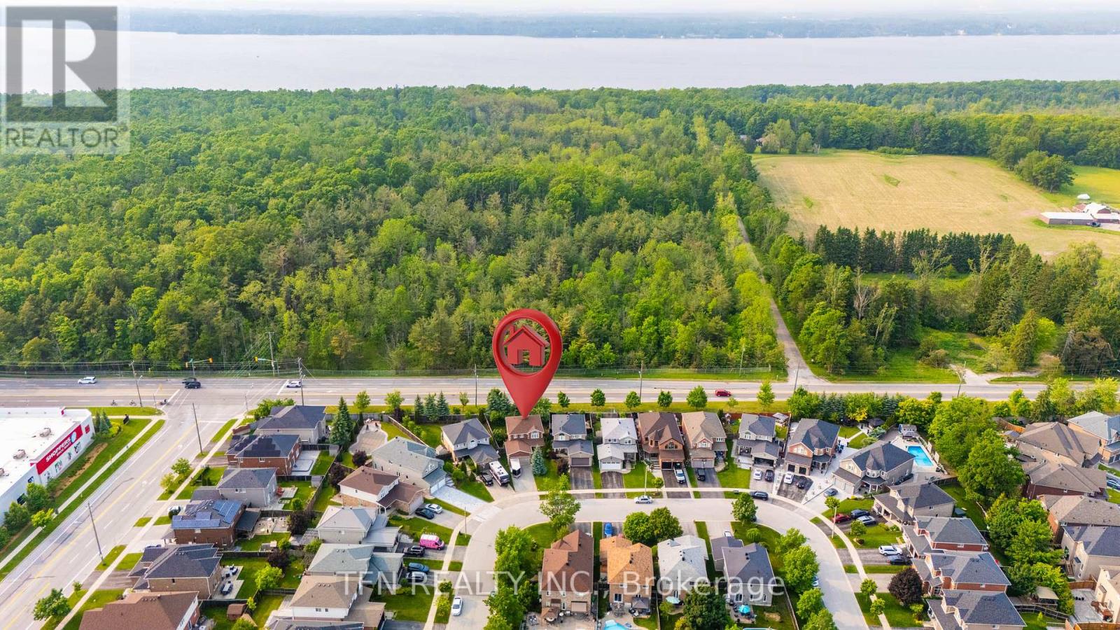 Photo 20 of 34 Balmoral Place, Barrie ON