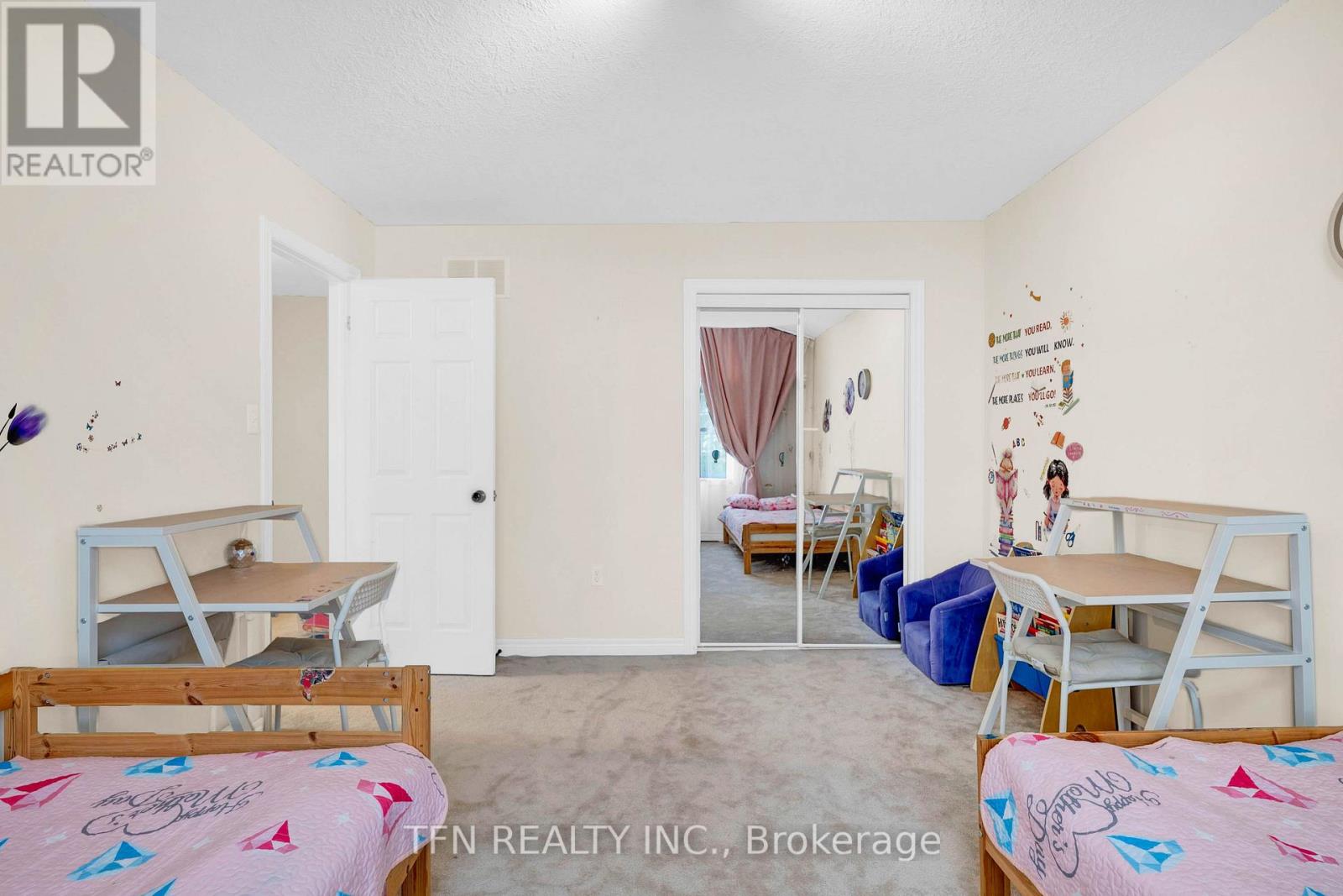 Photo 27 of 34 Balmoral Place, Barrie ON
