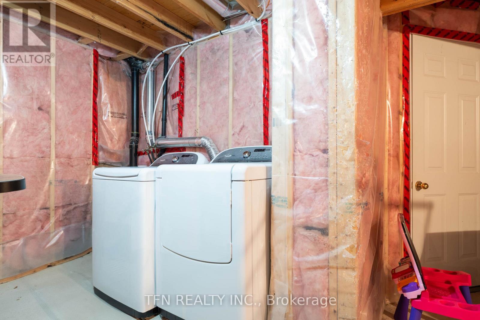Photo 32 of 34 Balmoral Place, Barrie ON