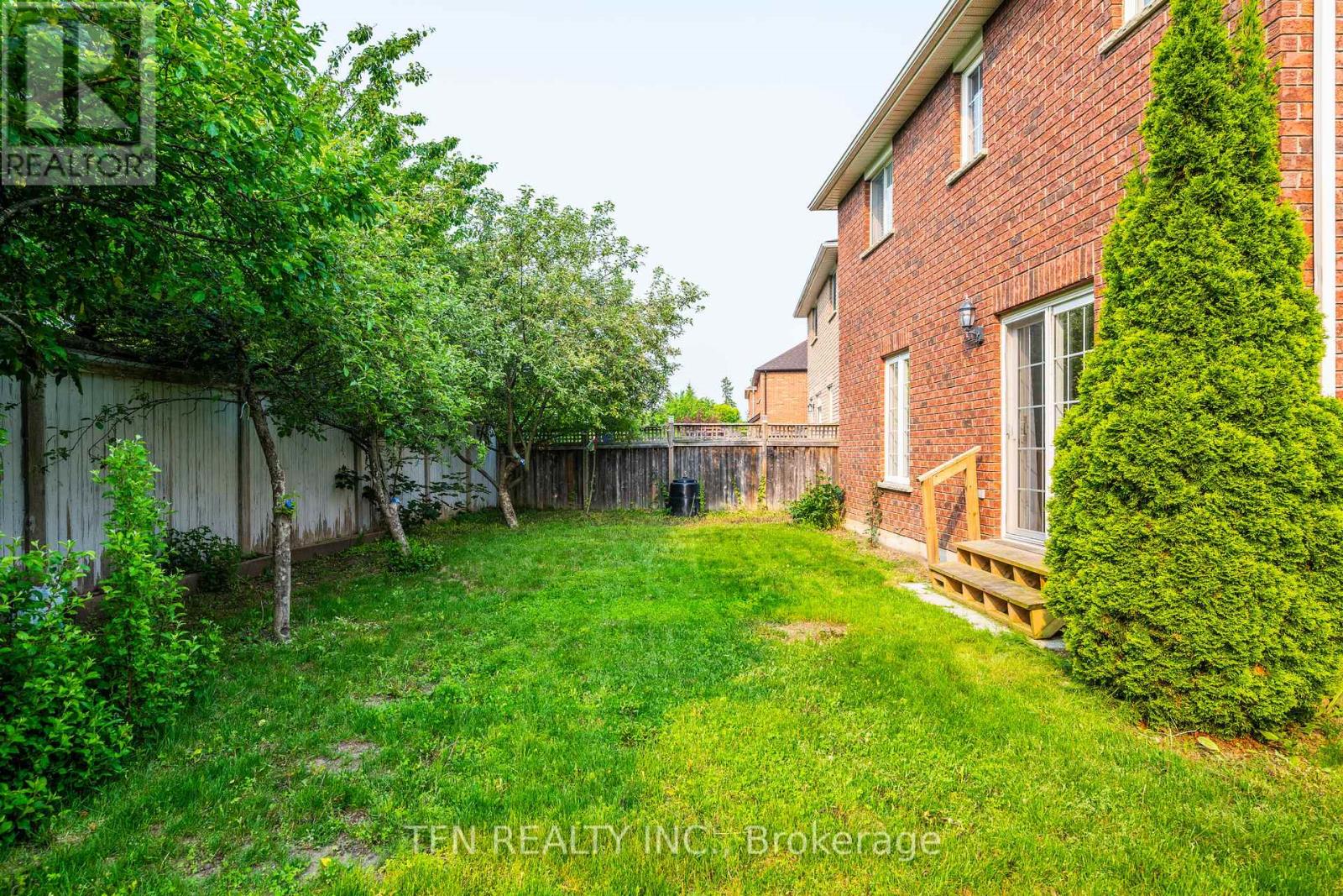 Photo 33 of 34 Balmoral Place, Barrie ON