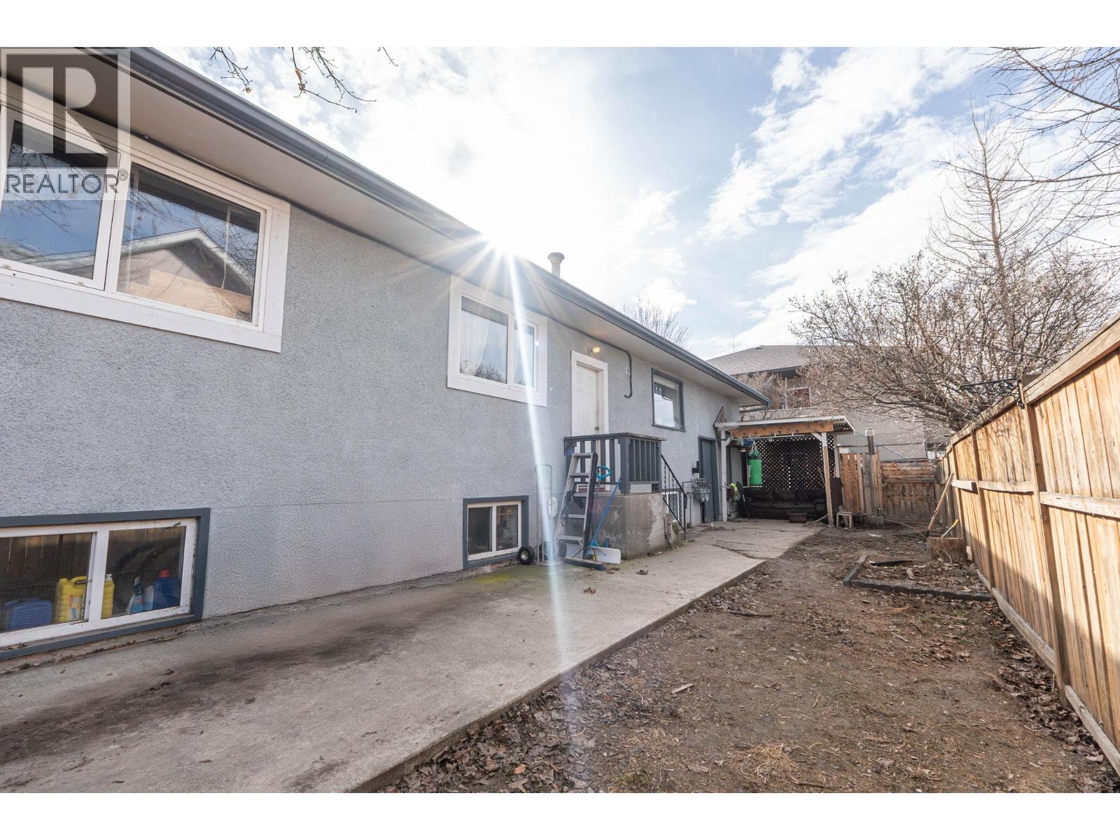 Photo 33 of 764 Francis Avenue, Kelowna BC