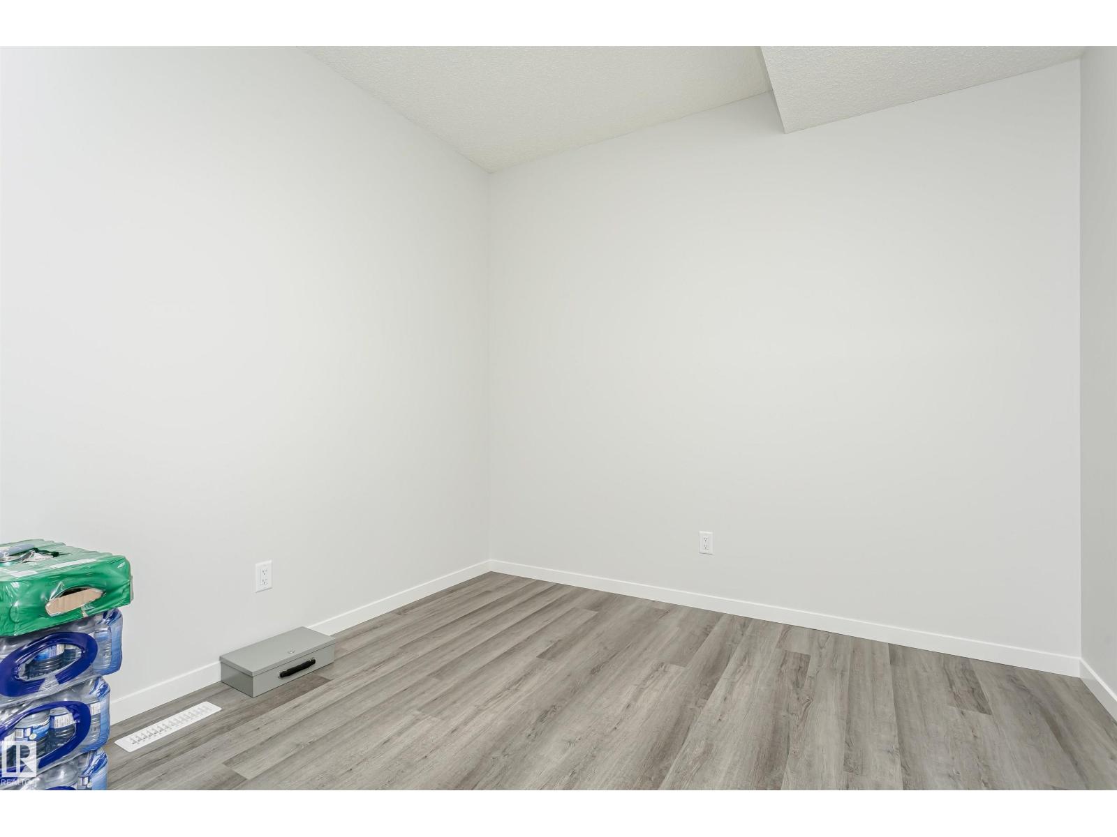 Photo 16 of 1640 Erker Wy Nw, Edmonton AB