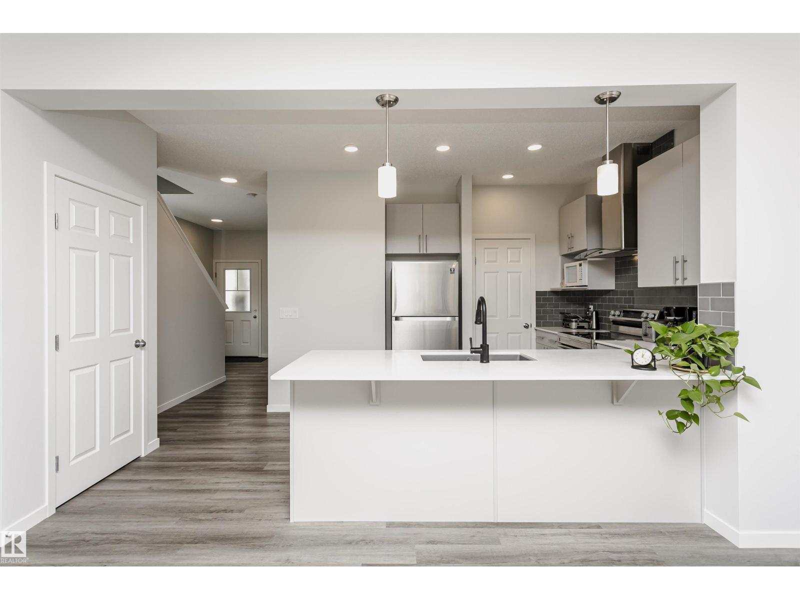 Photo 10 of 1640 Erker Wy Nw, Edmonton AB
