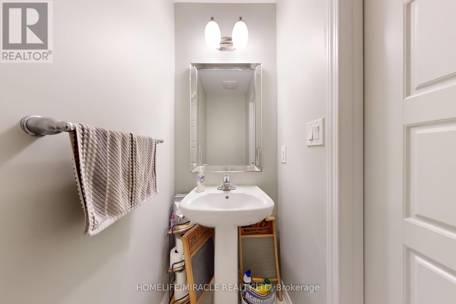 Photo 8 of 1168 Duignan Crescent, Milton ON