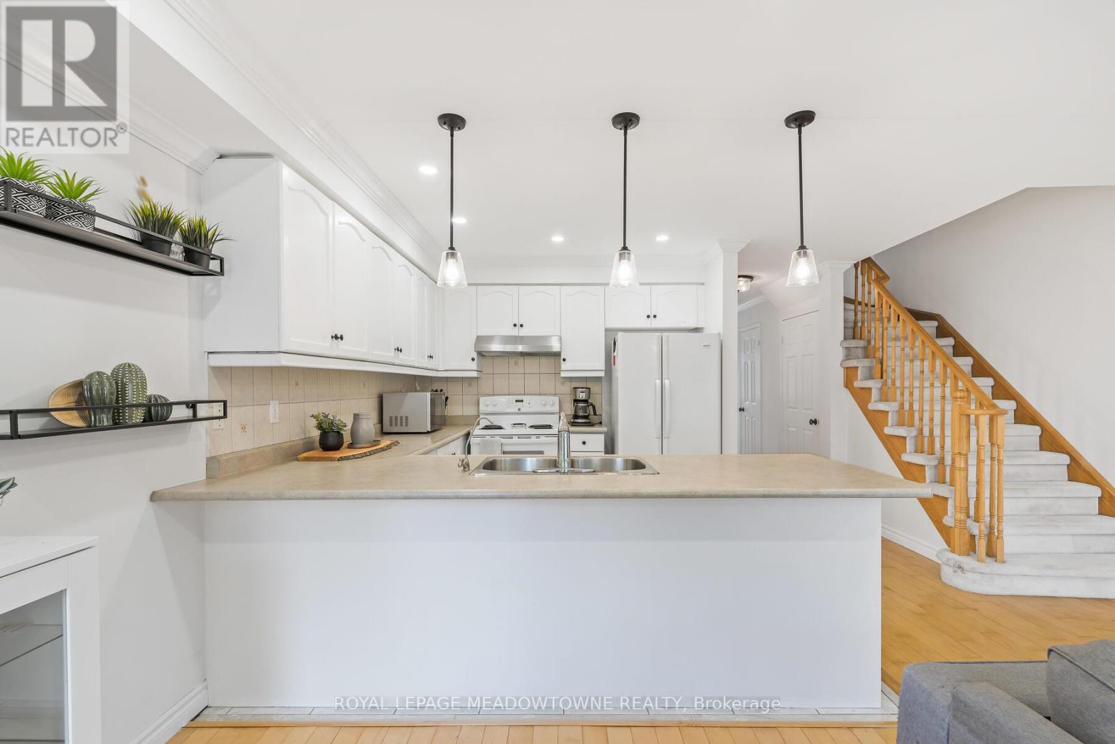 Photo 18 of 11 Bradley Drive, Halton Hills ON