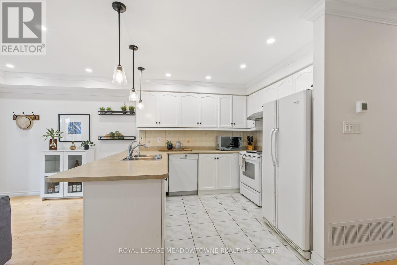 Photo 3 of 11 Bradley Drive, Halton Hills ON
