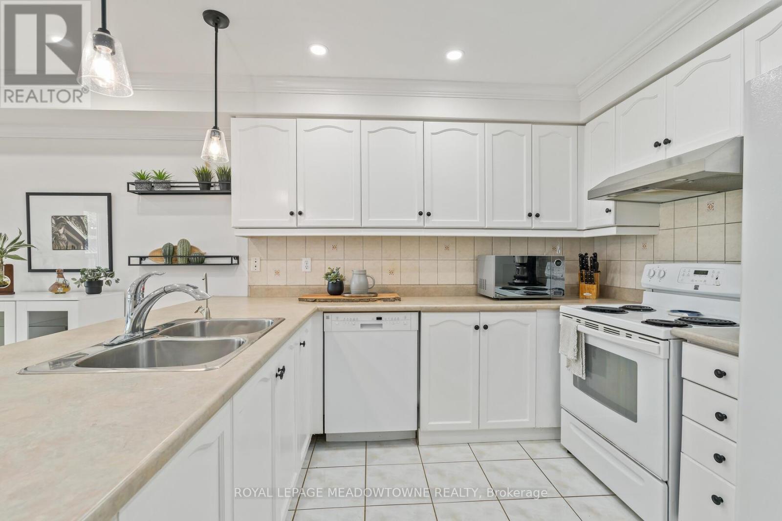 Photo 13 of 11 Bradley Drive, Halton Hills ON