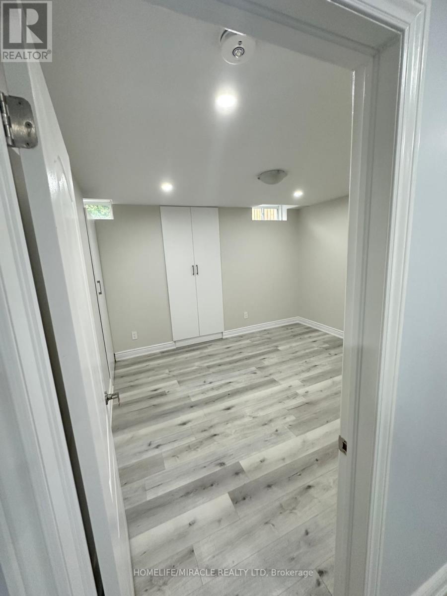 Photo 7 of 49 Ballyhaise Crescent, Brampton ON