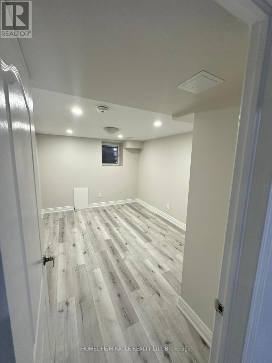Photo 8 of 49 Ballyhaise Crescent, Brampton ON
