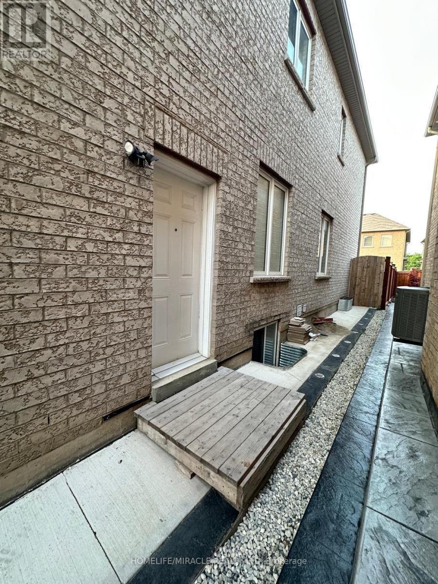 Photo 6 of 49 Ballyhaise Crescent, Brampton ON