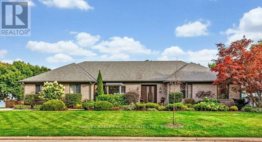 Photo 1 of 90 Oaklands Park Court, Burlington ON