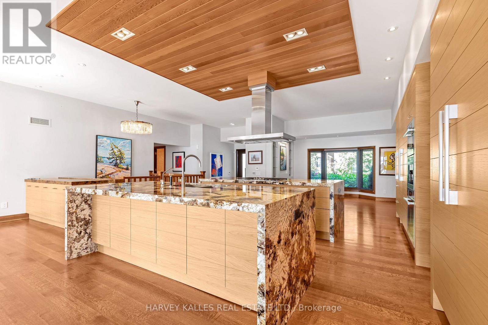 Photo 10 of 90 Oaklands Park Court, Burlington ON