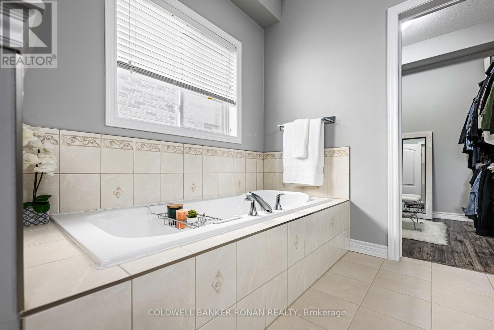 Photo 18 of 46 Preston Drive, Orangeville ON
