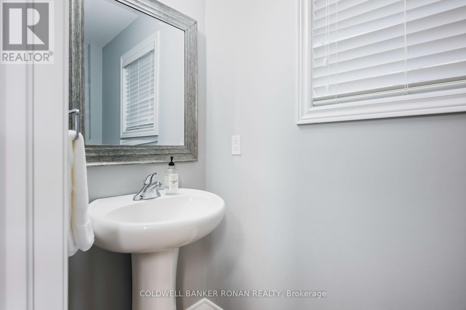 Photo 8 of 46 Preston Drive, Orangeville ON