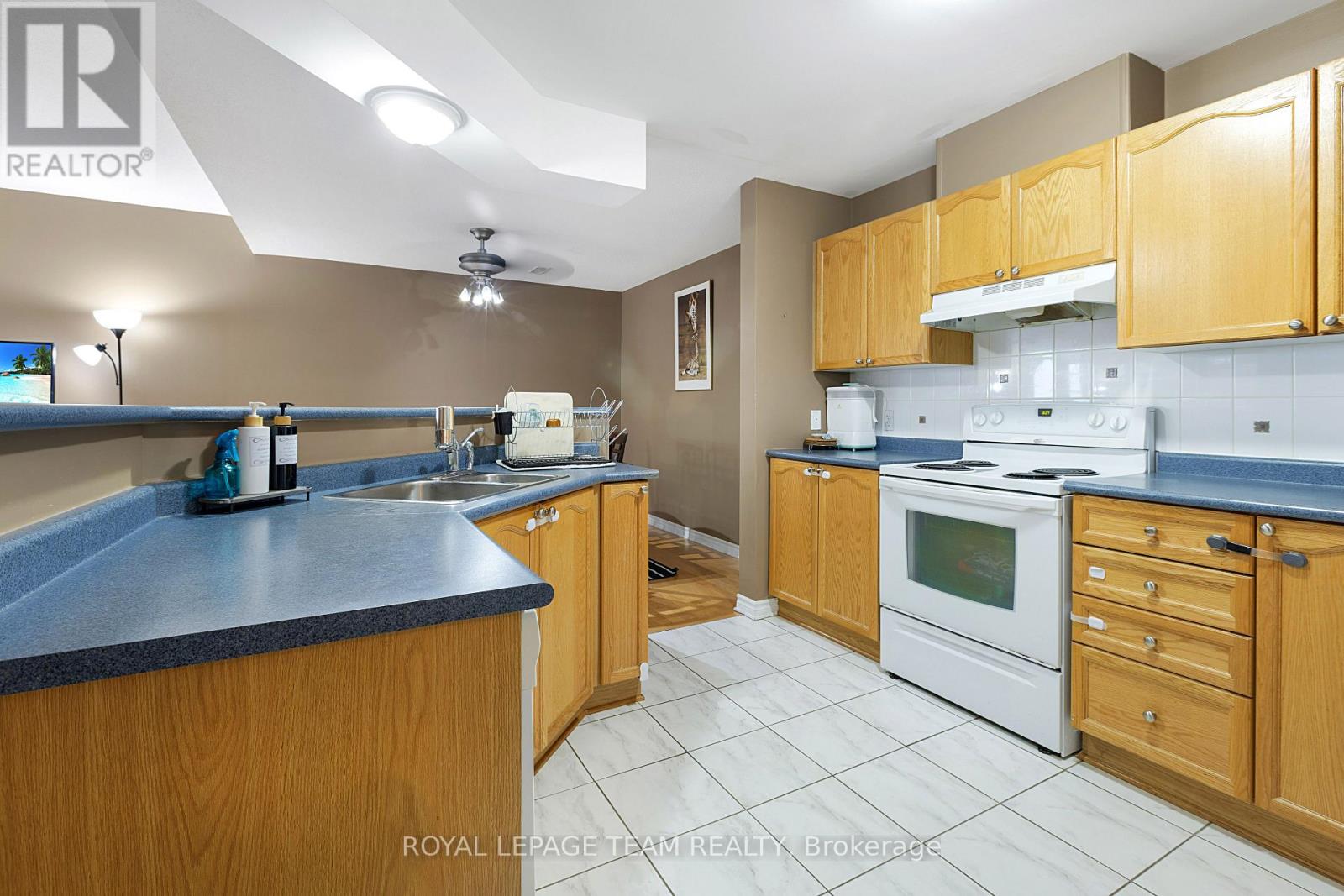 Photo 7 of 118 3265 St Joseph Boulevard, Ottawa ON