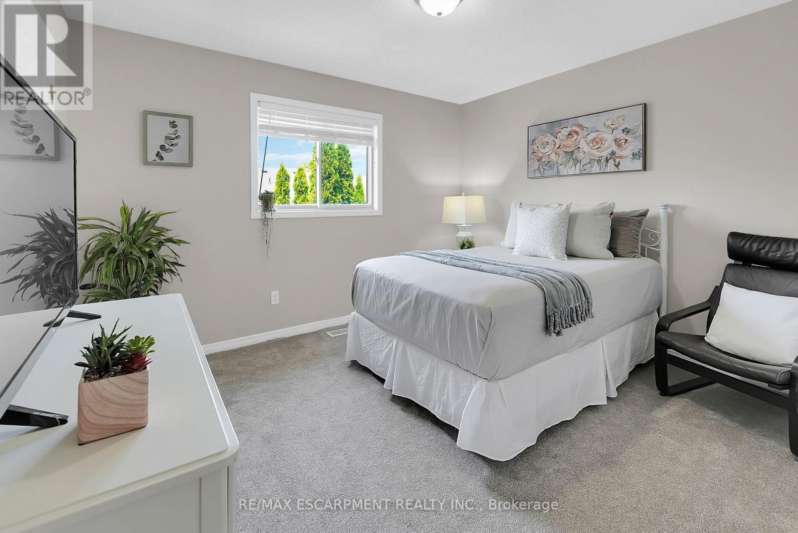 Photo 17 of 6 Southbrook Drive, Hamilton ON