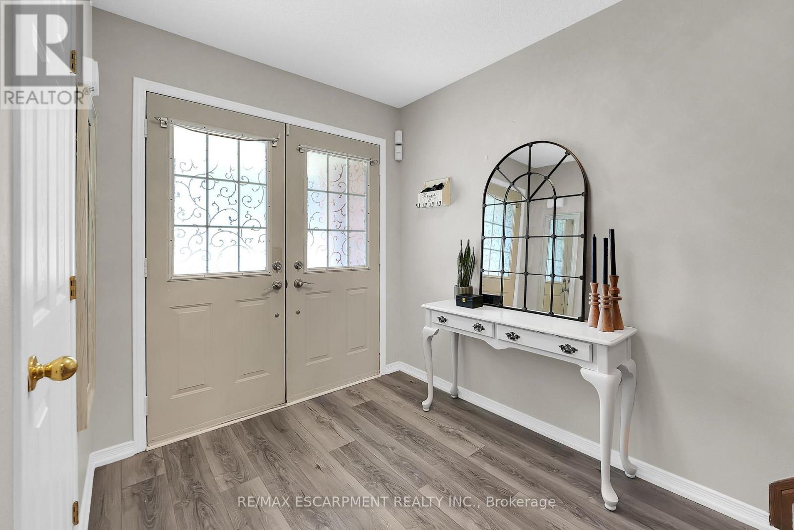 Photo 4 of 6 Southbrook Drive, Hamilton ON