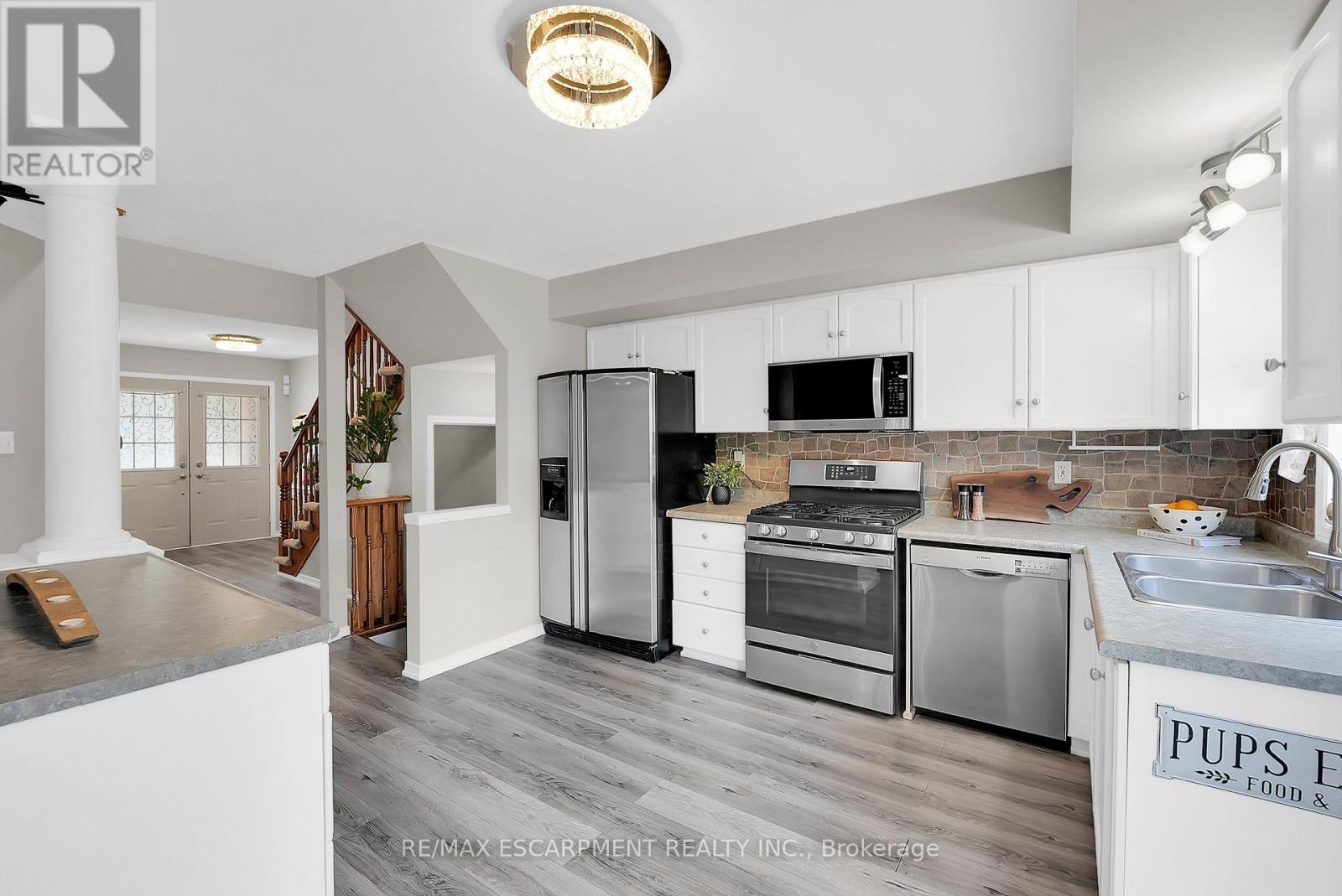 Photo 8 of 6 Southbrook Drive, Hamilton ON