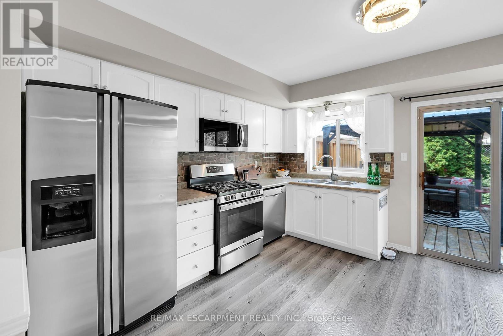 Photo 9 of 6 Southbrook Drive, Hamilton ON