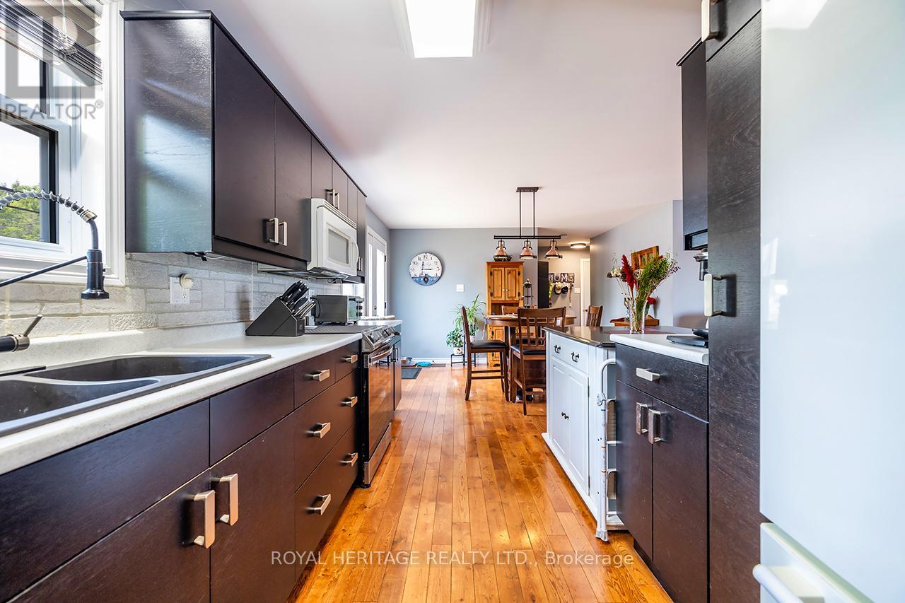 Photo 12 of 4395 7 Highway, Asphodelnorwood ON