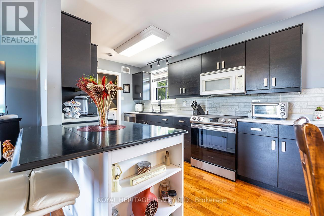 Photo 9 of 4395 7 Highway, Asphodelnorwood ON