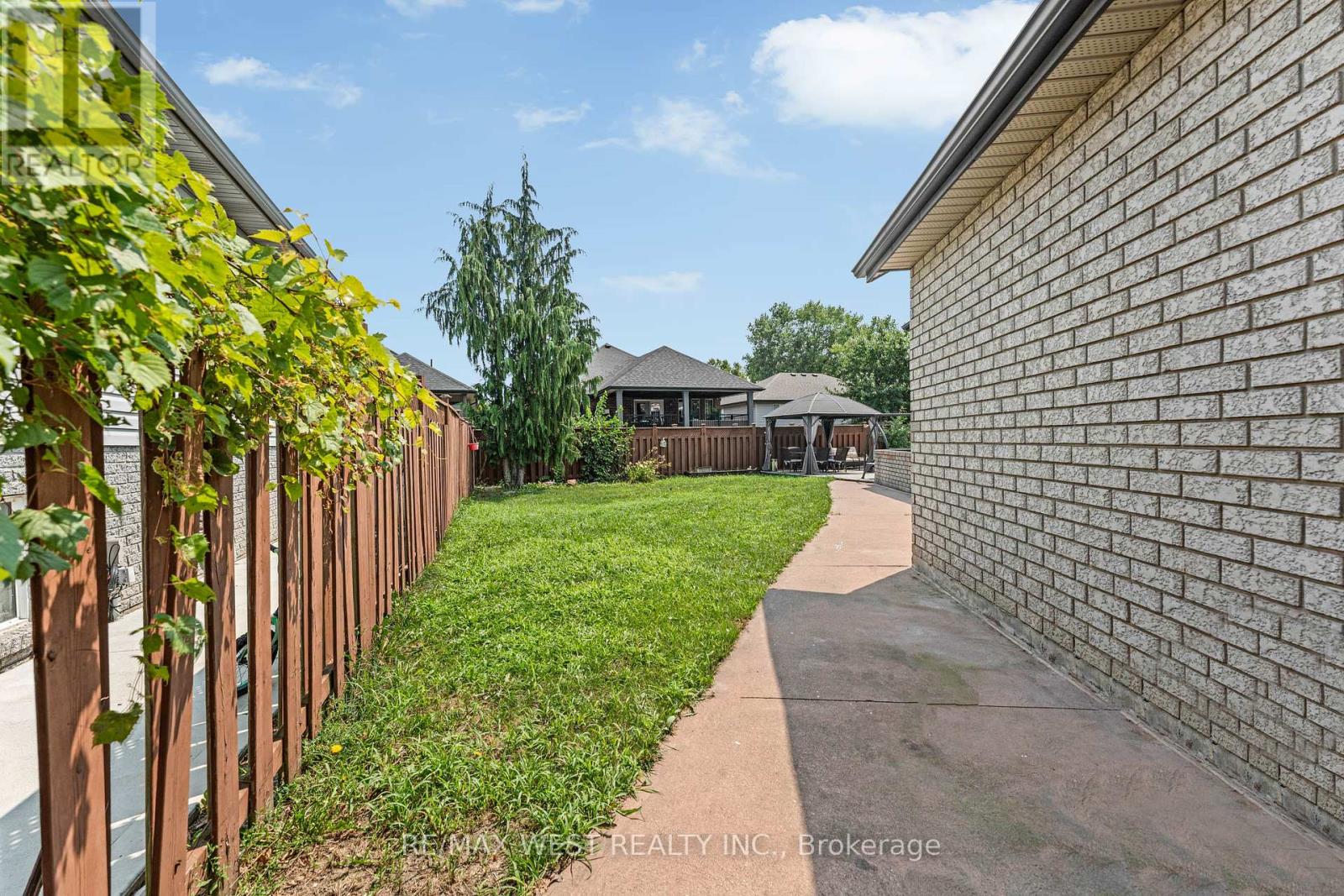 Photo 6 of 11143 Ancona Crescent, Windsor ON