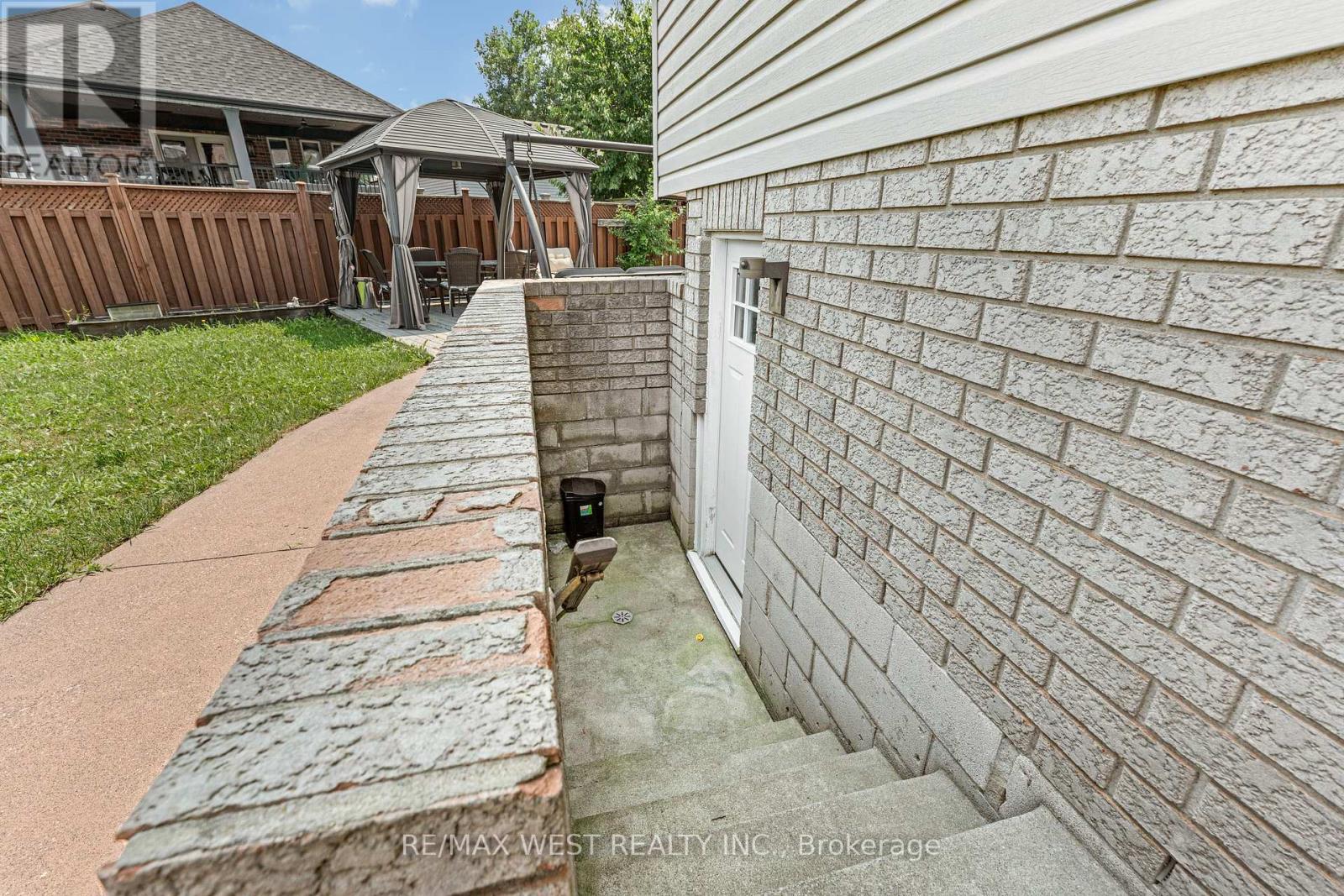 Photo 8 of 11143 Ancona Crescent, Windsor ON