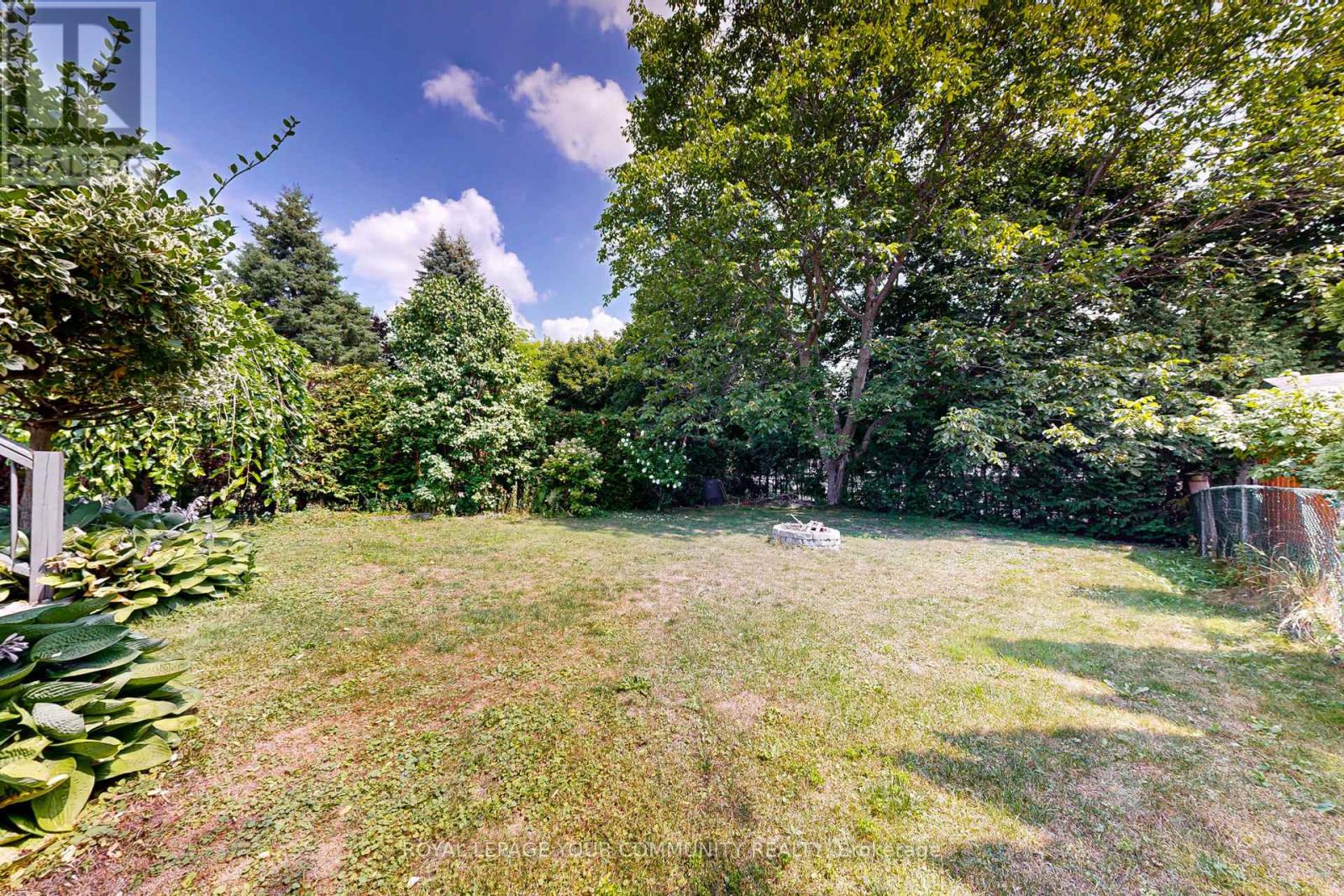 Photo 24 of Main 264 Currey Crescent, Newmarket ON
