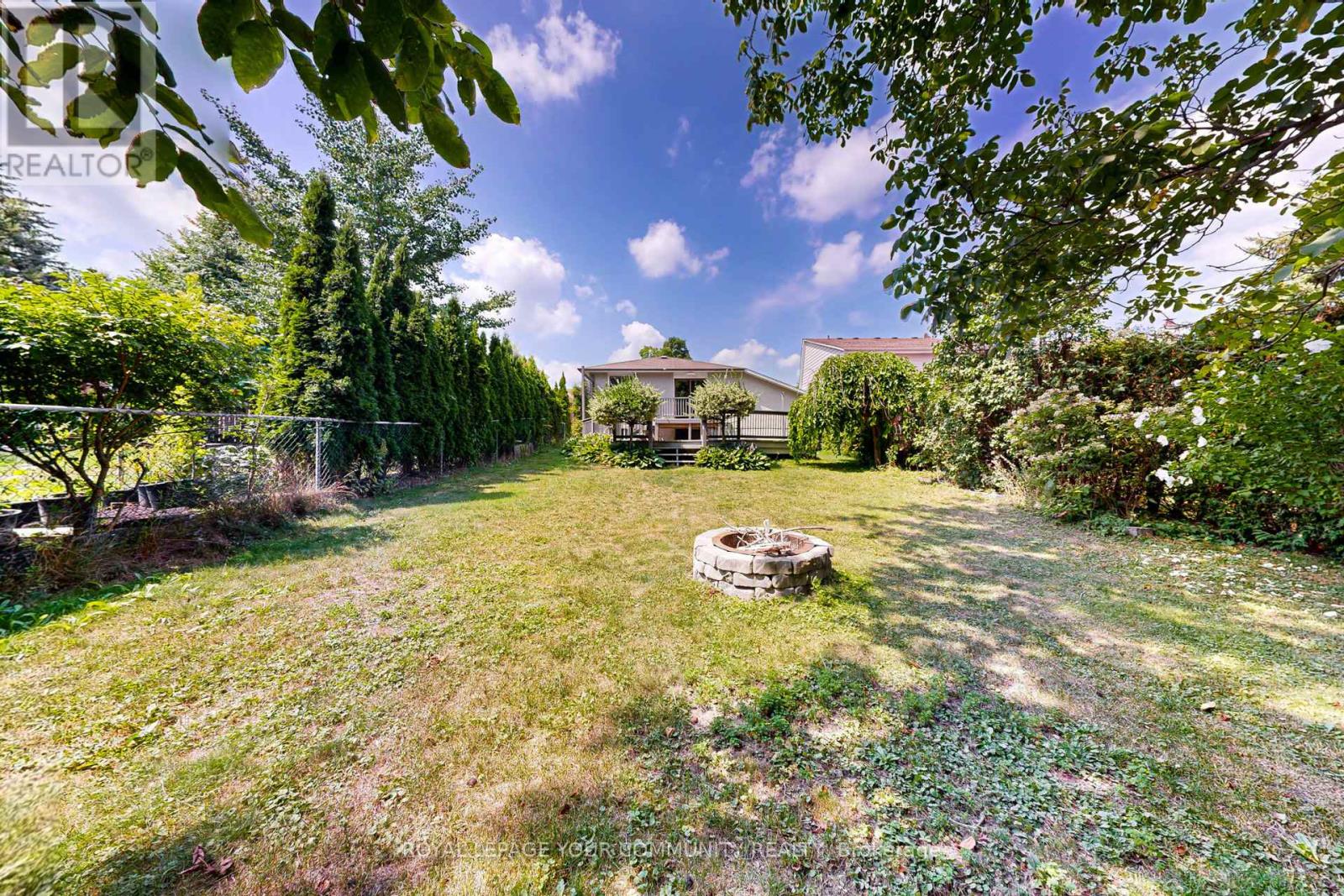 Photo 23 of Main 264 Currey Crescent, Newmarket ON