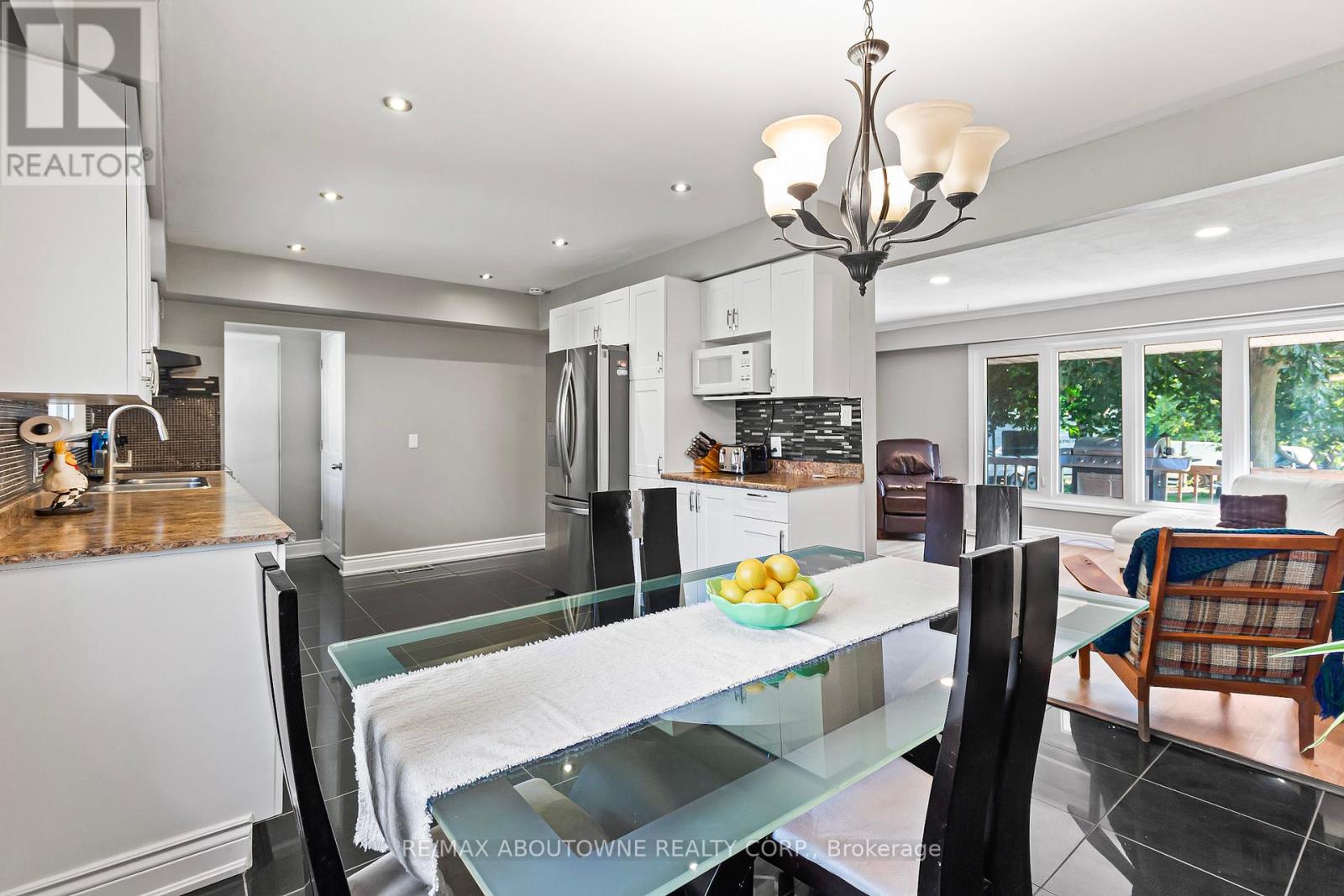 Photo 39 of 8759 Heritage Road, Brampton ON