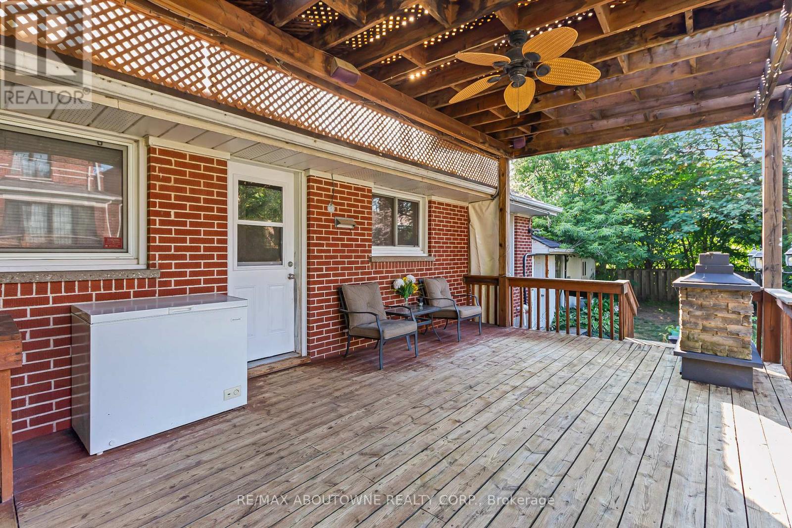 Photo 5 of 8759 Heritage Road, Brampton ON