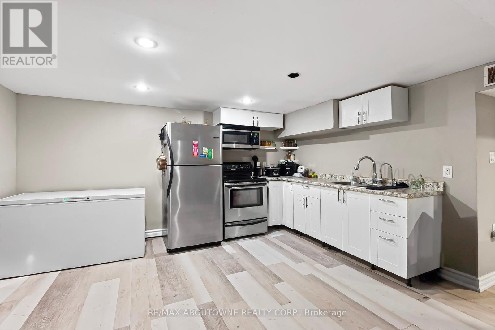Photo 21 of 8759 Heritage Road, Brampton ON